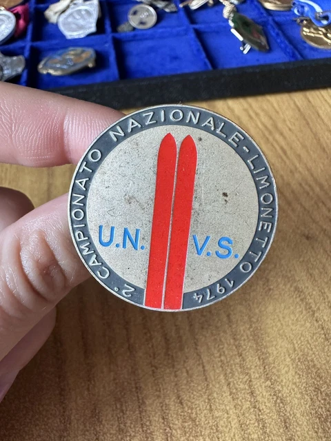 PIN'S ANCIEN DU Variete Club De France EUR 2,00 - FR