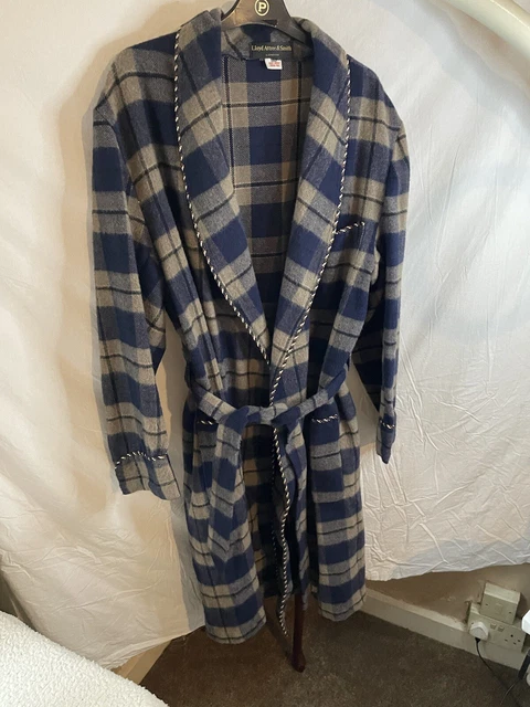 Lloyd attree and smith dressing gown deals