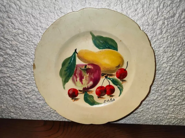 Assiette Faïence en émaux de Longwy signée Léa Valenti représentant des fruits