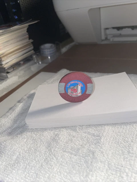 $5 LAS VEGAS HILTON CASINO Chip. Both Sides Shown…