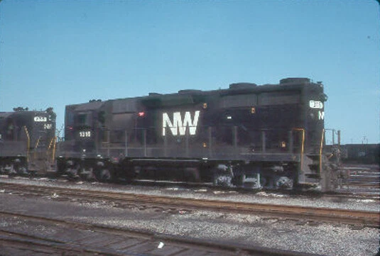 NW 1316 GP-35 (NORFOLK & WESTERN) --- Original Slide T1-5