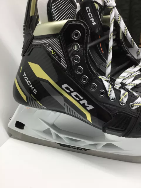 Brand New Ccm Tacks As-V Pro Size 8 Wide Never Worn W/ Xs Speedblade 3