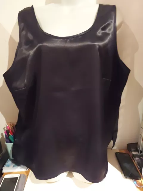 Flash posteriore. Gilet nero raso look.  Taglia 22-24?