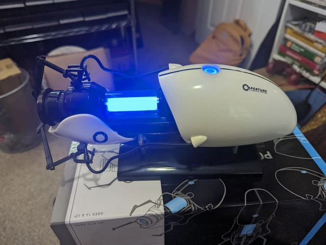 **Vintage**PORTAL 2 2012 THINKGEEK REPLICA GUN APERTURE LAB