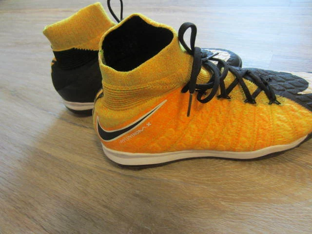 Hypervenom on sale flyknit acc
