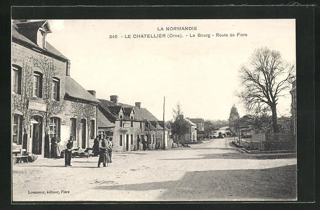 CPA Le Chatellier, Le Bourg - Route de Fiers