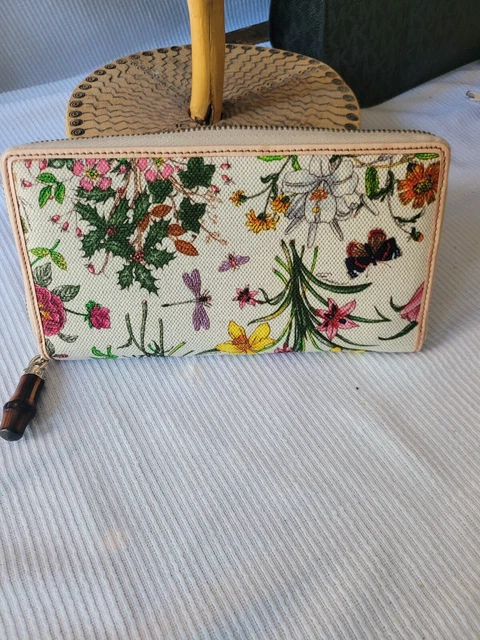 Gucci long wallet wtite Canvas per-owned.