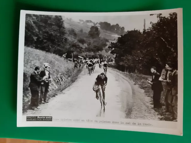 PHOTO PARIS EVENING TOUR DE FRANCE 1936 SYLVERE MAES at the head of the pelleton in the neck