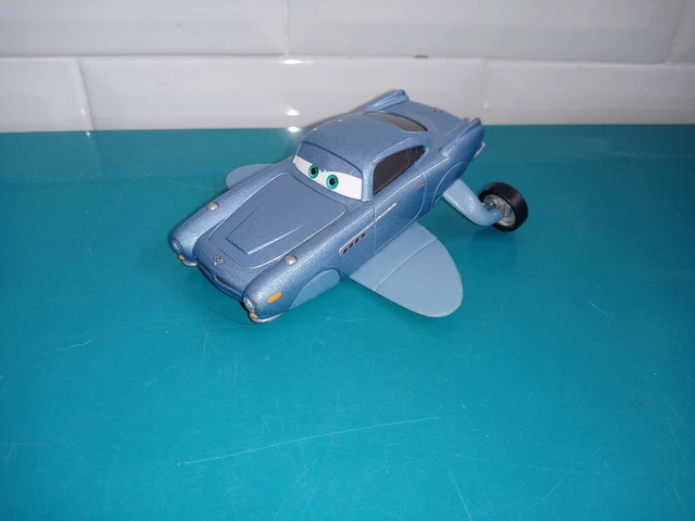 22.02.27.2 Voiture métal Cars finn Mcmissile Submarine espion Disney Pixar