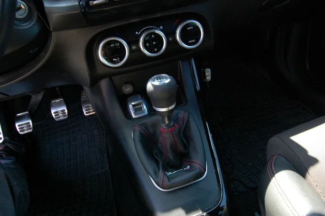 Tsgmnol Pomelli Leva Cambio Pomello Del Cambio Per Auto In Pelle PU Manuale A 6 Velocità Per Auto Per Fiat Per Grande Per Punto Per Evo Per Abarth 55346865 Car Styling