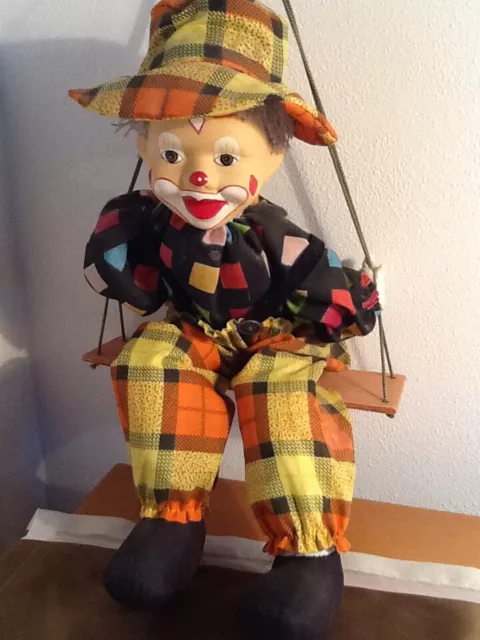 Vintage CLOWN mit  PORZELLAN Kopf ca 45 cm  zum Aufhängen 70er Jahre