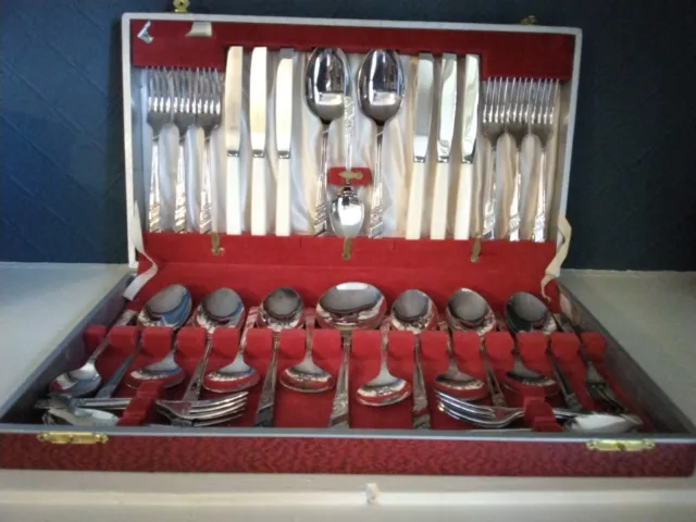 Beautiful Vintage Viners Of Sheffield 40 Piece Silver Rose Cutlery Set