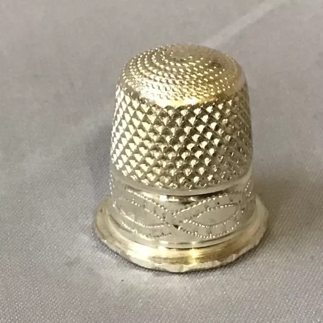1996 Solid Silver Thimble By The Thimble Makers Guild. Stamped S(t) Weight 5.18g