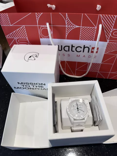IN HAND | OMEGA x Swatch ‘Snoopy’ Moonswatch ✅ |  Swatch Anniversary ⌚️