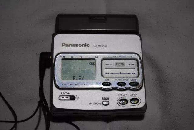 LECTEUR MINIDISC  Md Walkman PANASONIC SJ-MR200 S ALLUME MAIS NE LIT PAS LES MD 2