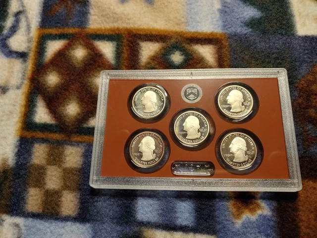 2019 proof quaters set from mint set in Gop lens