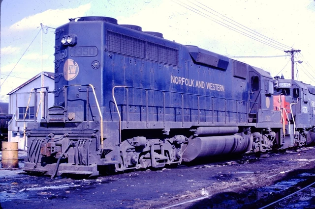 Norfolk & Western N&W Emd Gp35 Locomotive #1350 Original Kodachrome Slide