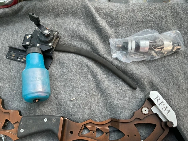 RPM Bowfishing Nitro RH AMS Reel with stabilizer. Bow factory refurbished