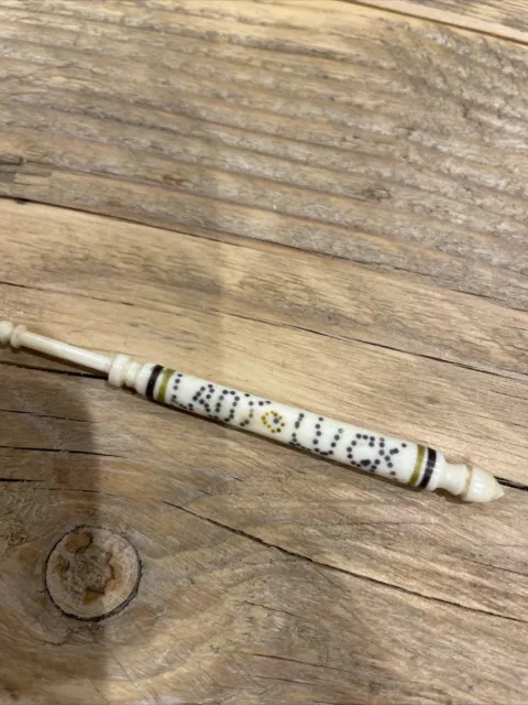 Bobbina vintage para hacer encaje de hueso con inscripción ""Dama suerte 1979