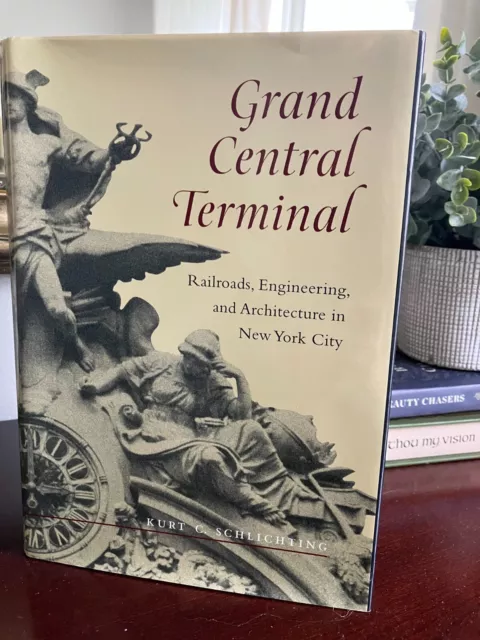 Grand Central Terminal by Kurt C. Schlichting