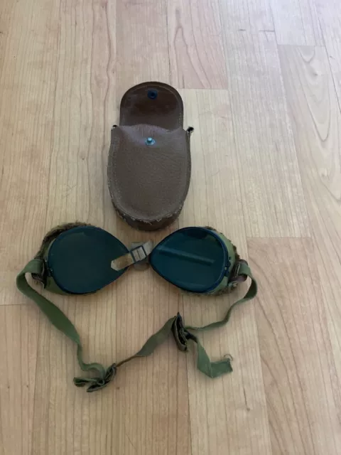 WW2 Vintage Pilot Aviation Goggles  WITH Case  Green Lenses