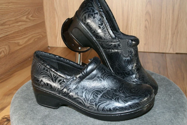 YUU Bethanee Women 7M Black Floral Paisley Tooled Slip On Nurses Clog Mule slip