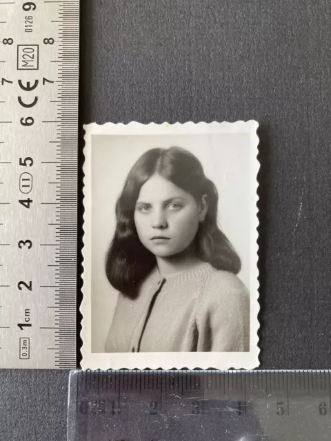 Photographie ancienne vernaculaire Portrait d’une jeune fille