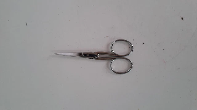 ANCIENNE PAIRE DE ciseaux Cigogne - SOLINGEN - L : 9cm env EUR 1,00