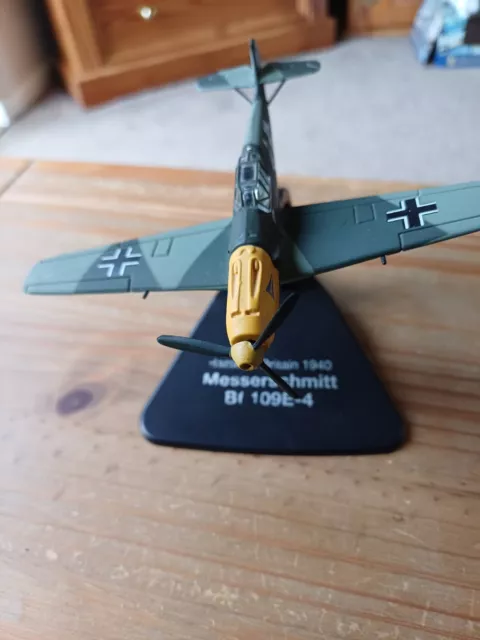 Atlas Editions 1:72 Diecast Messetscmitt BF109 Fighter Aircraft Model With Stand