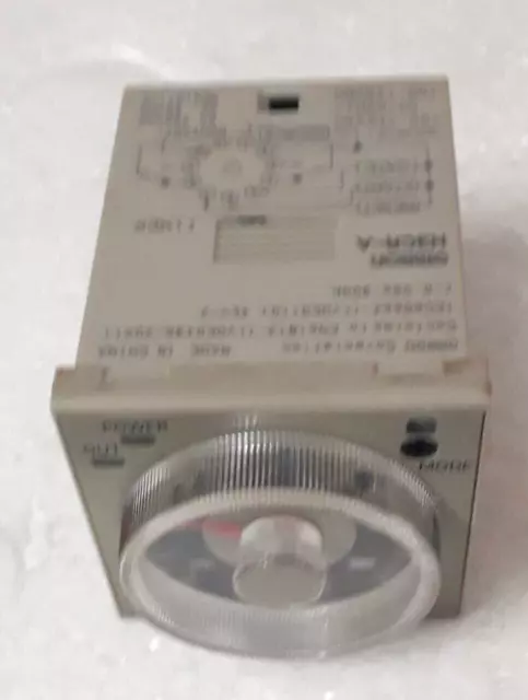 OMRON H3CR-A Minuterie Type 100 à 240 VAC 50/60 Hz 0,05 s-300 h Nouveau