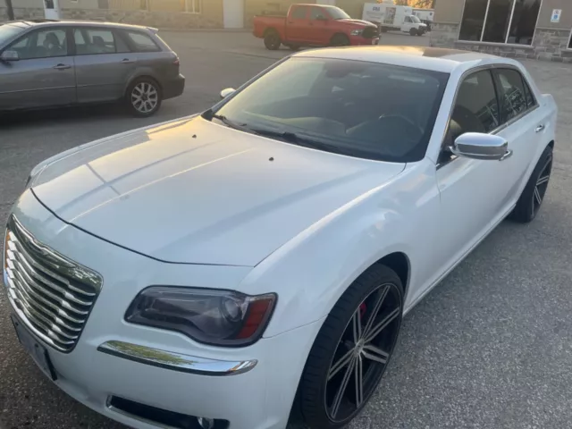 2012 Chrysler 300 C, V8 Hemi 2