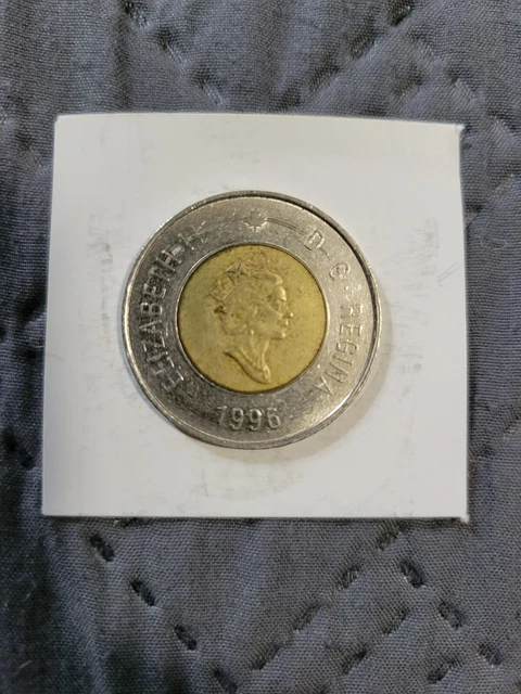 1996 Canadian 2 Dollar Coin Queen Elizabeth II & Polar Bear D.G. Regina Bi-Metal