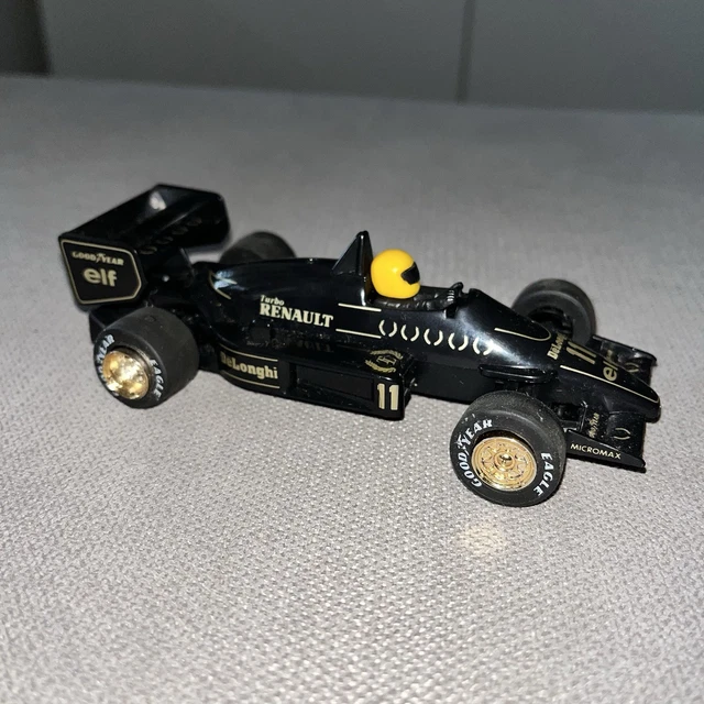 Voiture SCALEXTRIC Lotus Renault F1 Petrov – Réf A10079S300 (occasion)