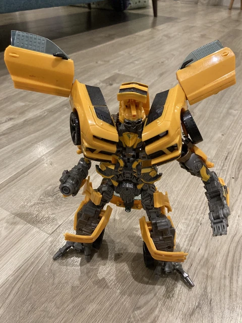 Hasbro transformers discount ultimate bumblebee figure