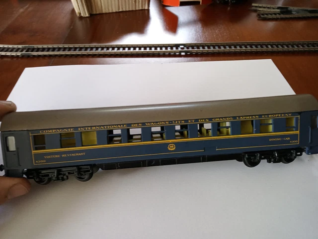 Arrivée du wagon (voiture 2419D de la Compagnie des