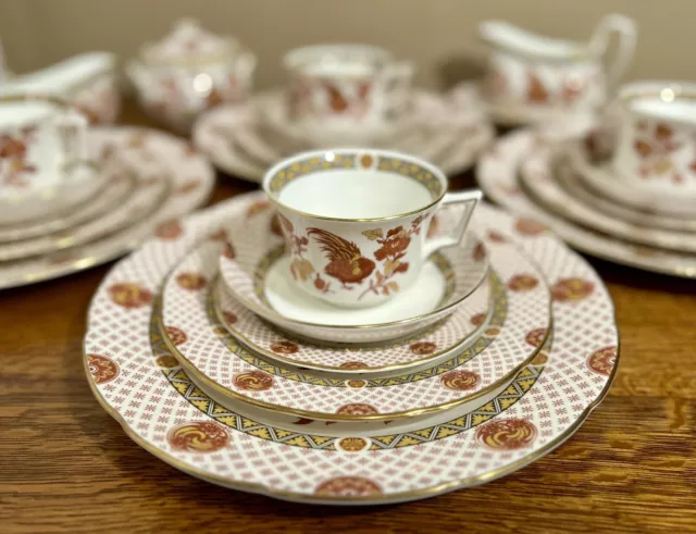 Wedgwood Bone China Golden Cockerel Dinner Set 4 - 5 Pc Settings + Serving￼