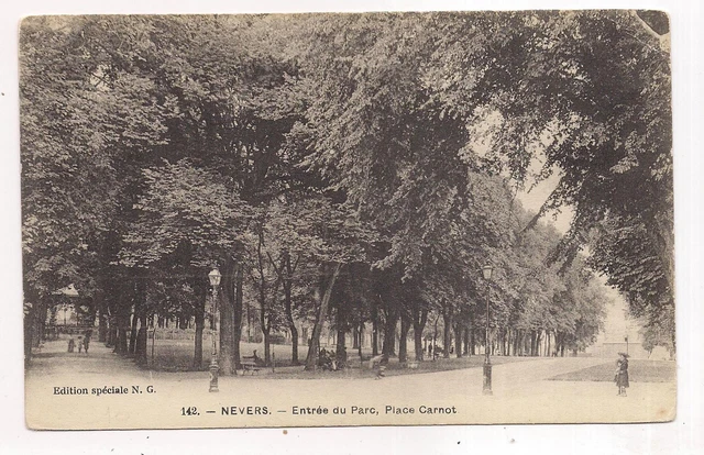 nevers, entrée du parc , place carnot
