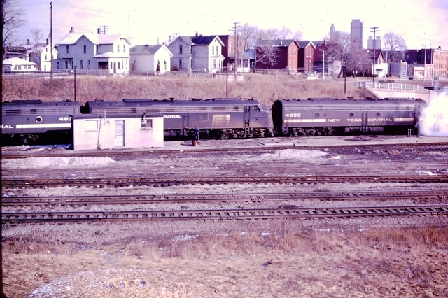 New York Central Nyc Penn Central Pc Emd E8A Lashup Original Kodachrome Slide