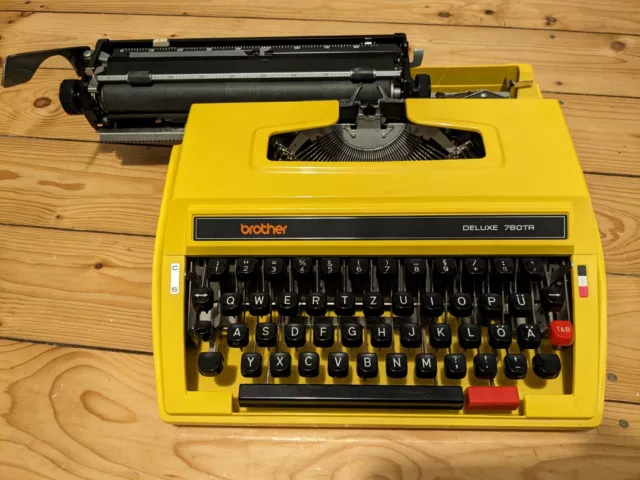 Schreibmaschine Brother Deluxe 760TR Gelb 70er Jahre Retro Design stylish Koffer 2