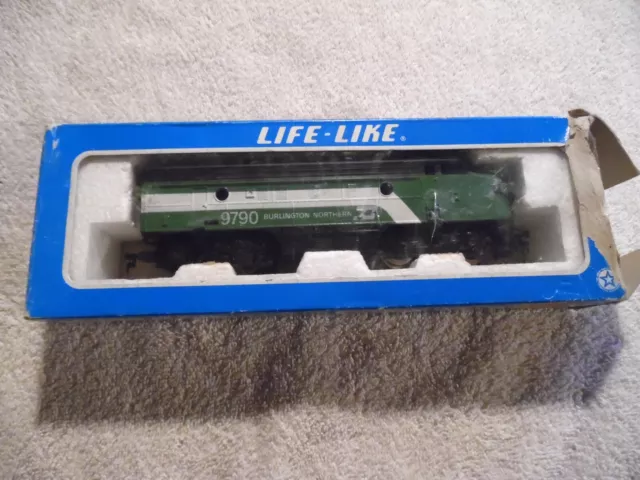 HO Scale Life-Like Model Railroad - Burlington Northern Diesel Locomotive #9790