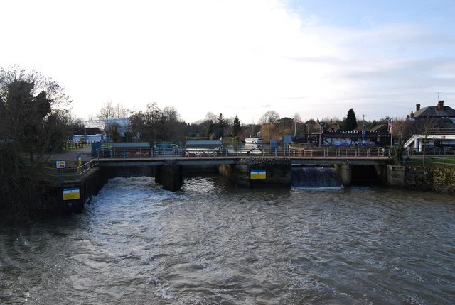 Photo 6x4 Yalding Sluice, River Medway Congelow  c2009
