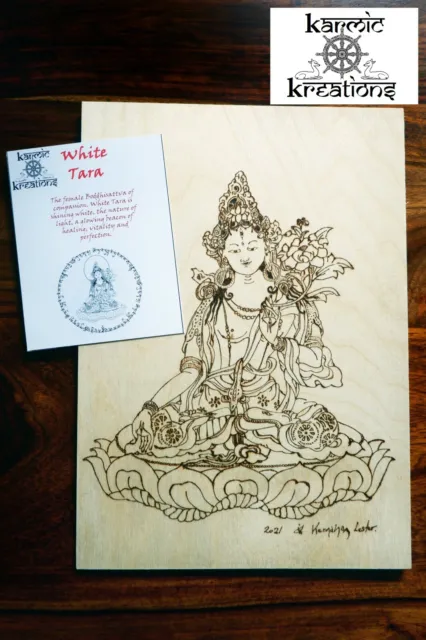 Handgravierte weiße Tara auf Holzbild. Buddhistische Geschenkidee A4 Gr. ungerahmt