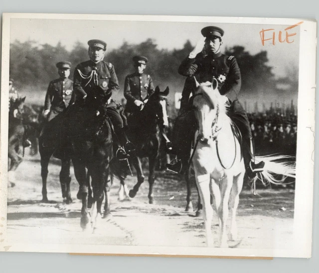 JAPANESE EMPEROR HIROHITO Ride WHITE HORSE In TOKYO WWII 1938 Press