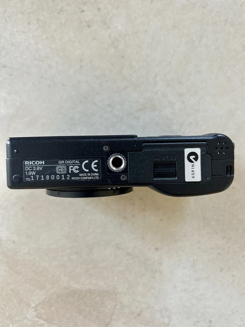 Ricoh GR Digital 8.1MP Point and Shoot NEAR MINT  CONDITION 7