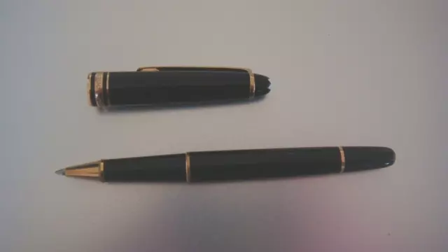 stylo roller Ball  MONTBLANC  Meisterstück  Classique noir/doré  495 €