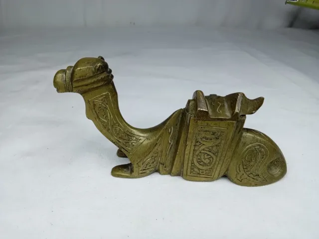 Figurine de chameau ancienne boîte à khôl en bronze