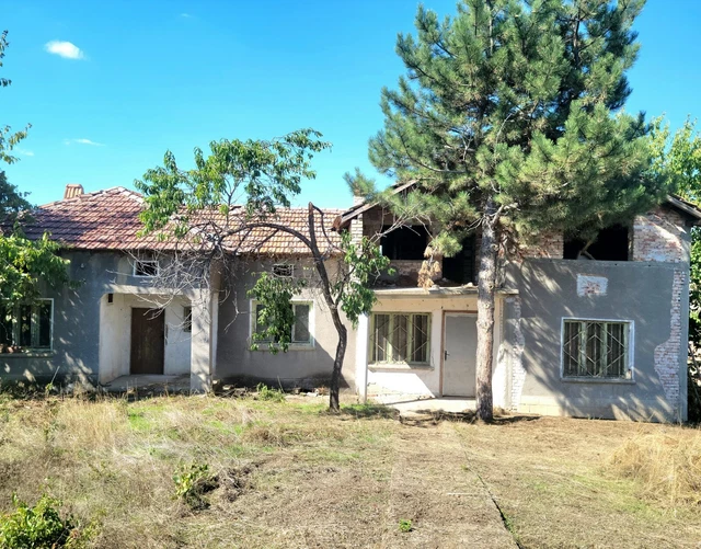 Big property in Pavlikeni VT Bulgaria 3200 SQM Big property in Pavlikeni VT Bulgaria 3200 SQM
