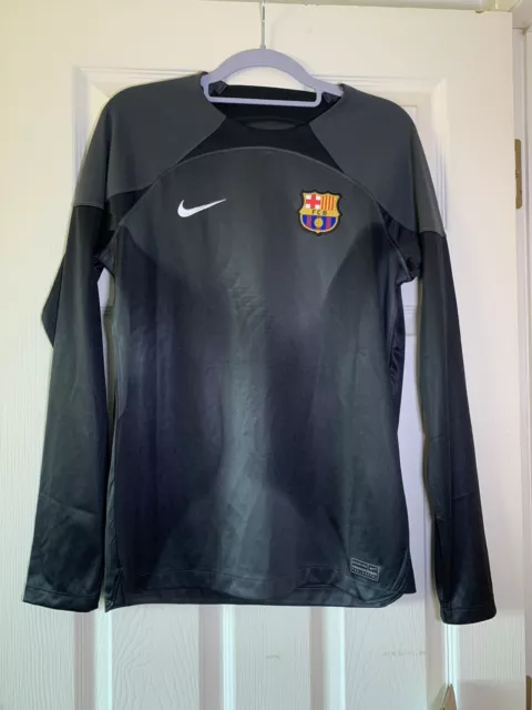 Dls 18 online kit barcelona goalkeeper