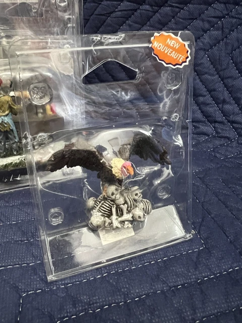 Lemax Spooky Town Halloween VULTURE on Skulls Bones Skeletons 52100 Village NEW