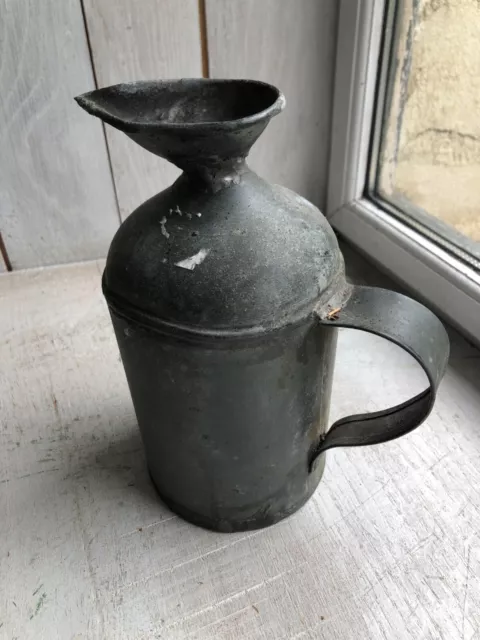 Ancien pot bec verseur en zinc